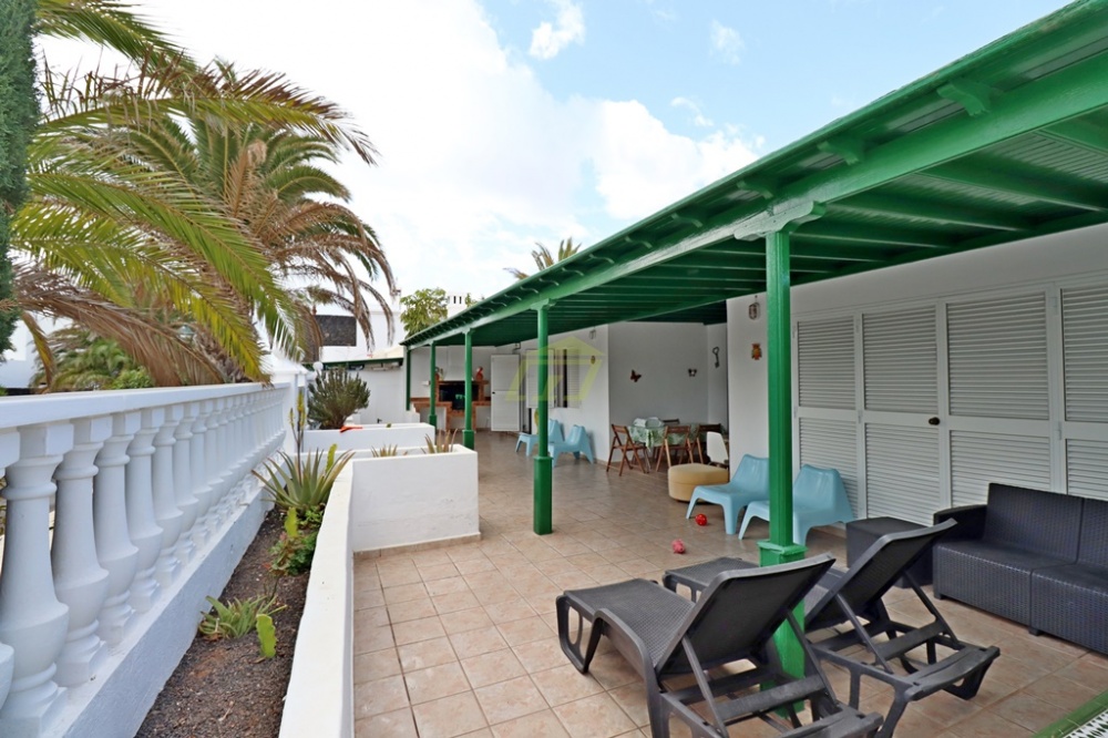 Large 5 bedroom family house in sought-after location of Costa Teguise - Costa Teguise - lanzaroteproperty.com
