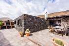 5 Bedroom country home, 2-bedroom apartment, private pool, plot and more in Tinajo - Tinajo - Property Picture 1