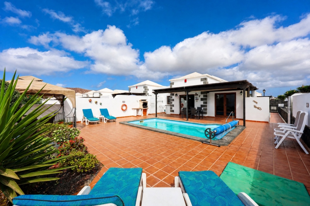 Villa Within Walking Distance of Playa Blanca Centre - Playa Blanca - lanzaroteproperty.com