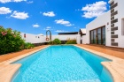 Detached villa in Parque Del Rey complex with a south-facing garden and private heated pool - Playa Blanca - Property Picture 1