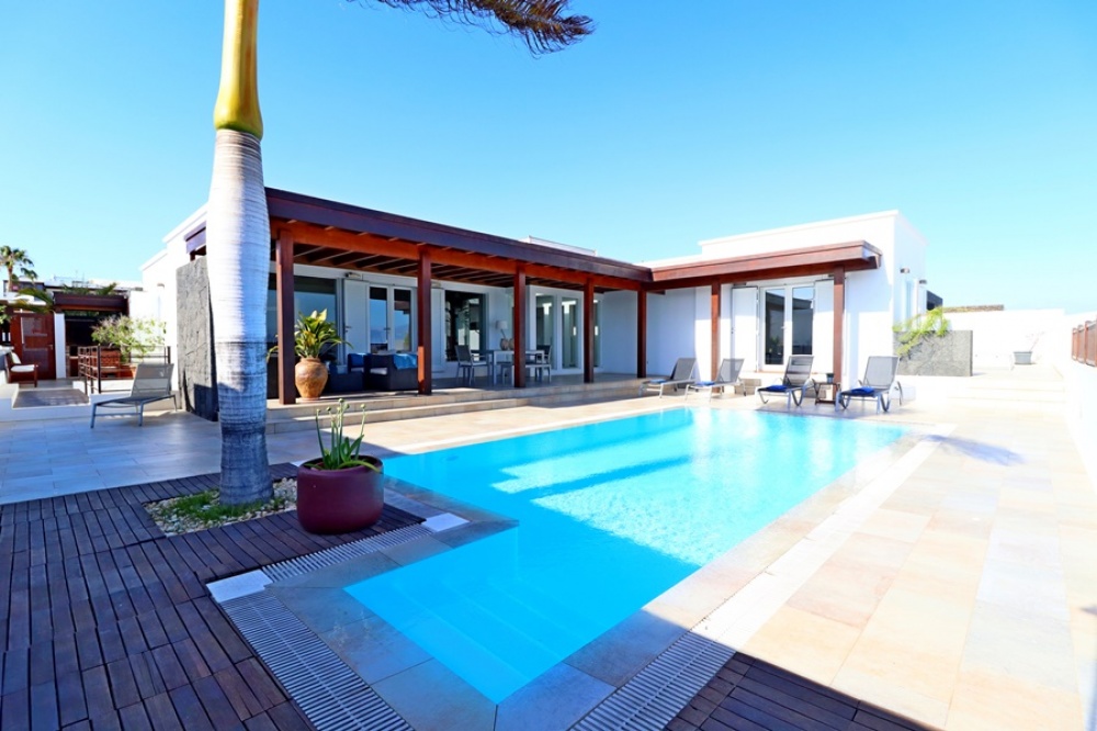 Amazing luxury villa with unbeatable panoramic sea views in El Cable - Arrecife - lanzaroteproperty.com