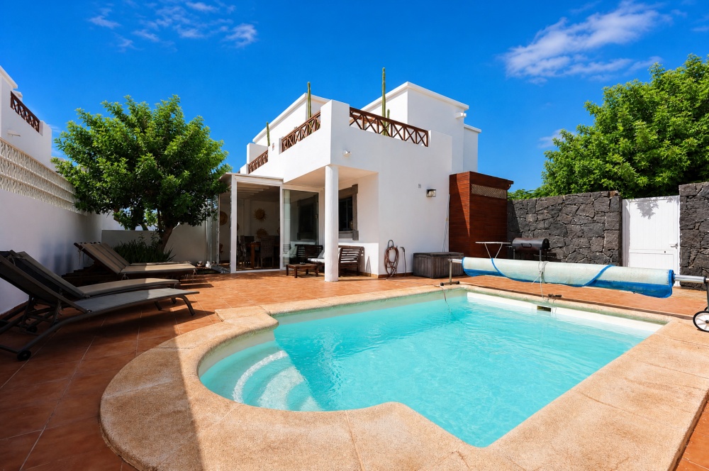 Stylish Villa with Roof Terrace Close to Marina Rubicón - Playa Blanca - lanzaroteproperty.com