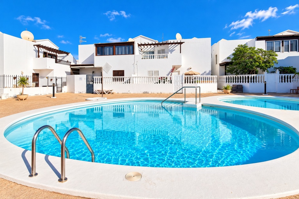 Lovely Two-Bedroom Property in a Prime Resort Locatio - Puerto del Carmen - lanzaroteproperty.com