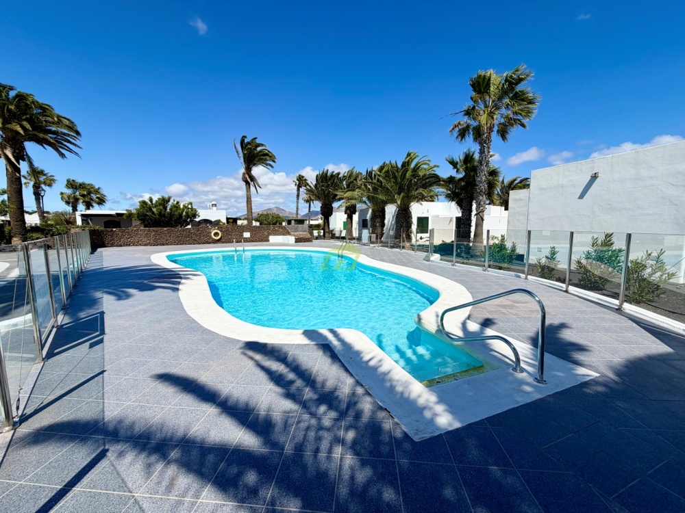 Fantastic 2 bedroom Bungalow moments away from the promenade in Playa Blanca - Playa Blanca - lanzaroteproperty.com