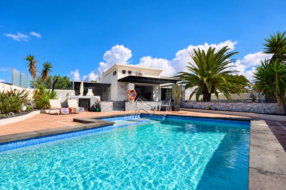 Single Level Villa with Mature Garden and Excellent Outdoor Living - Playa Blanca - lanzaroteproperty.com