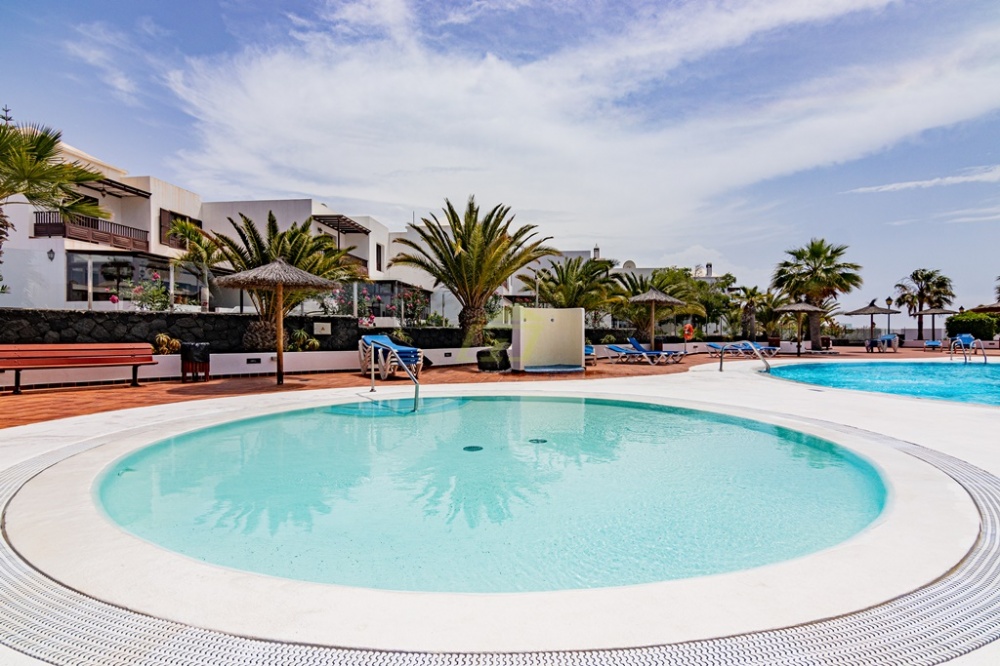 3 bedroom property in a complex with communal pools in Costa Teguise - Costa Teguise - lanzaroteproperty.com