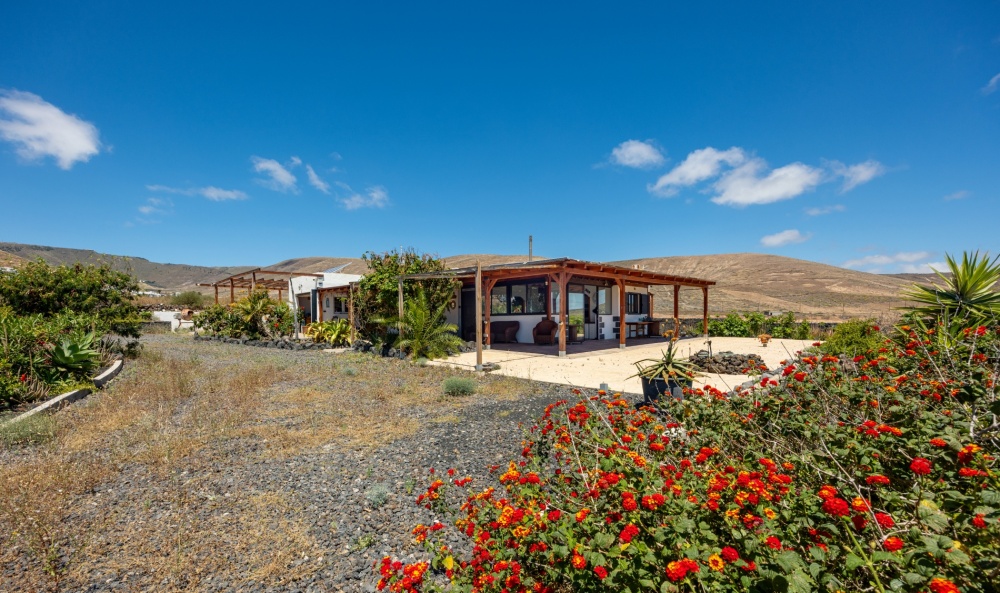 Charming 2 bedroom rustic finca with panoramic views - Tabayesco - lanzaroteproperty.com