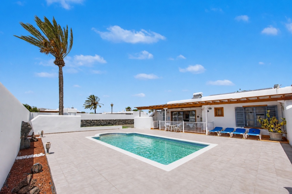 South Facing Villa with Private Pool Just Minutes from Playa Dorada - Playa Blanca - lanzaroteproperty.com