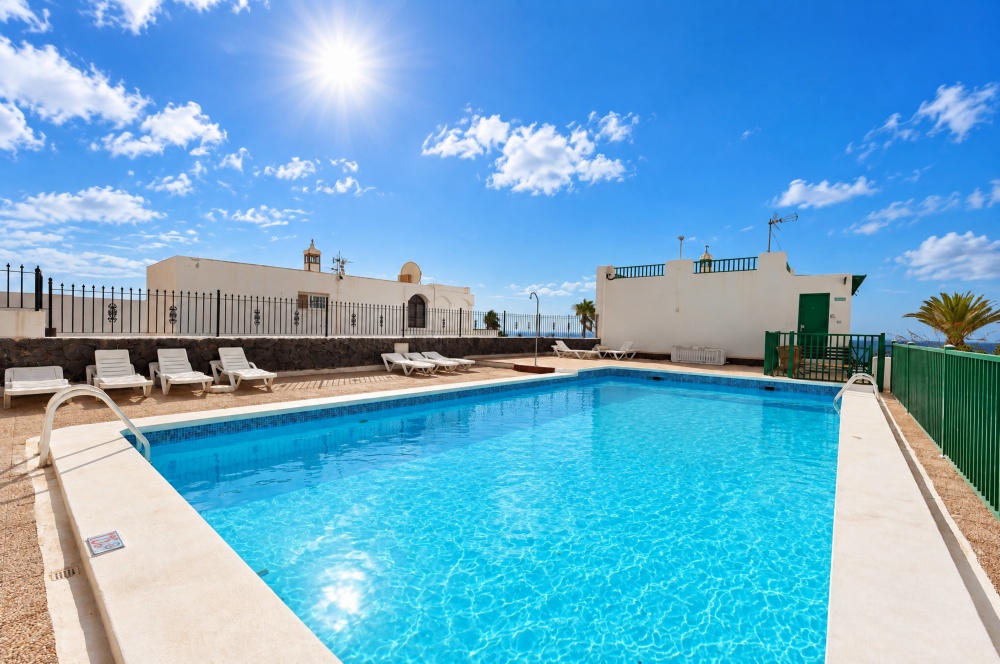 Top-Floor One Bedroom Apartment with Pool in Puerto del Carmen - Puerto del Carmen - lanzaroteproperty.com