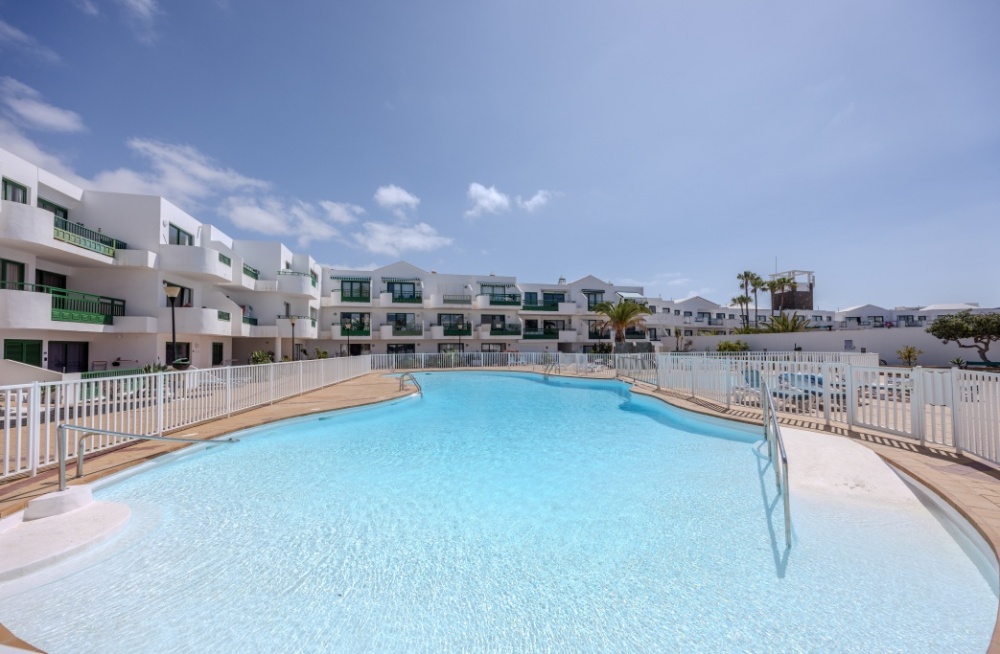 1 bedroom, 1 bathroom apartment near beach in Costa Teguise - calle las olas - lanzaroteproperty.com