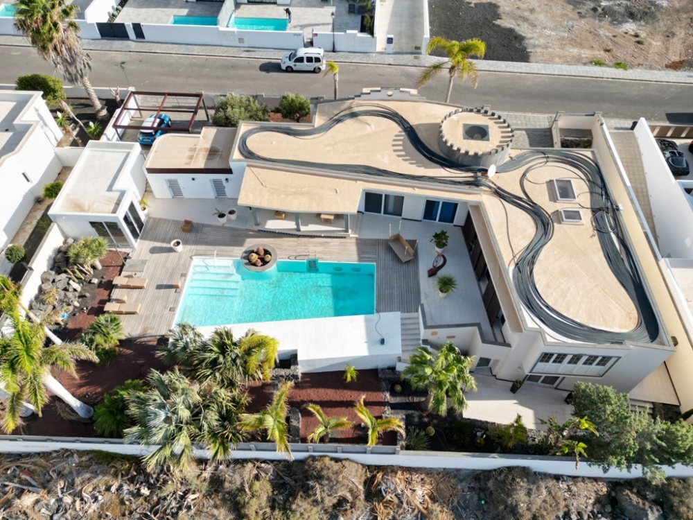 Beautiful villa located just minutes away from the popular Marina in Puerto Calero - Puerto Calero - lanzaroteproperty.com
