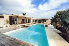 Beautiful villa located just minutes away from the popular Marina in Puerto Calero - Puerto Calero - Property Picture 1