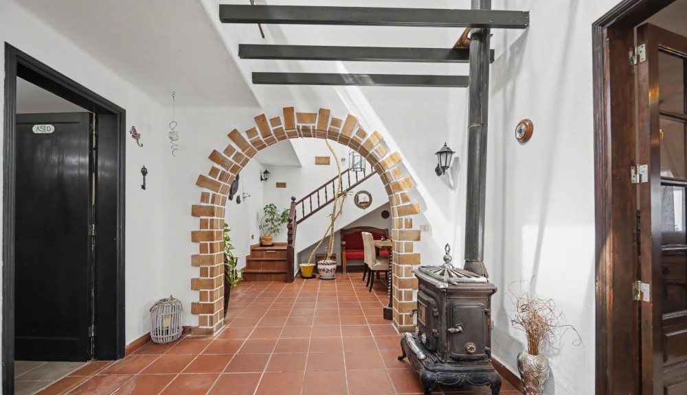 Stunning 7 bedroom villa in La Villa de Teguise - Teguise - lanzaroteproperty.com