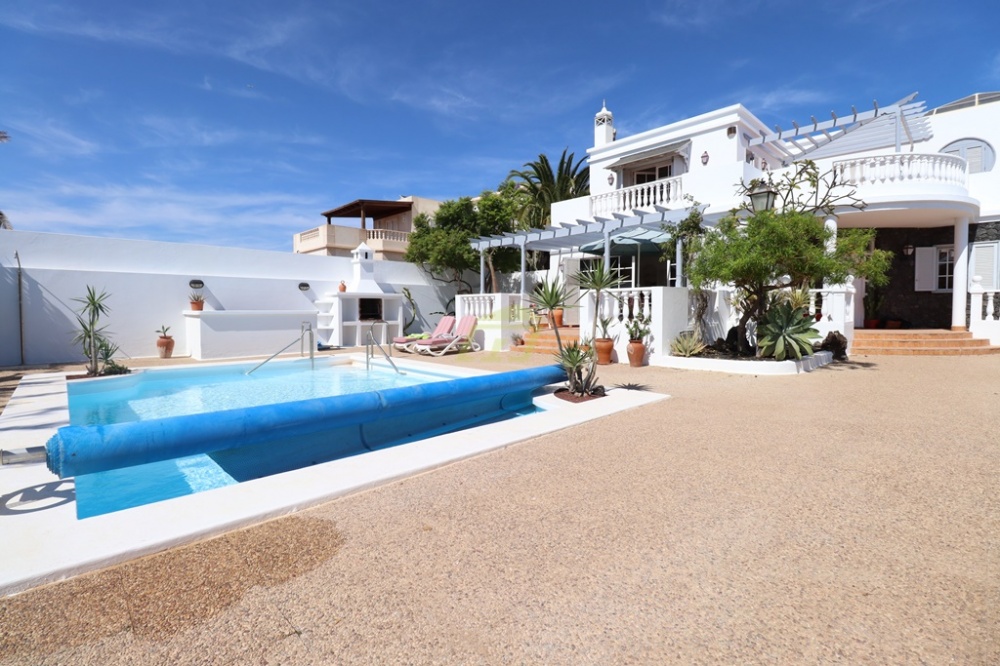 5 Bedroom detached villa for sale in Costa Teguise - Costa Teguise - lanzaroteproperty.com
