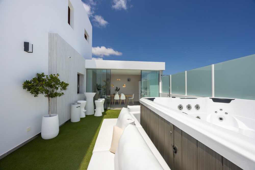 Amazing 3 bedroom property with sea views in Costa Teguise - Costa Teguise - lanzaroteproperty.com