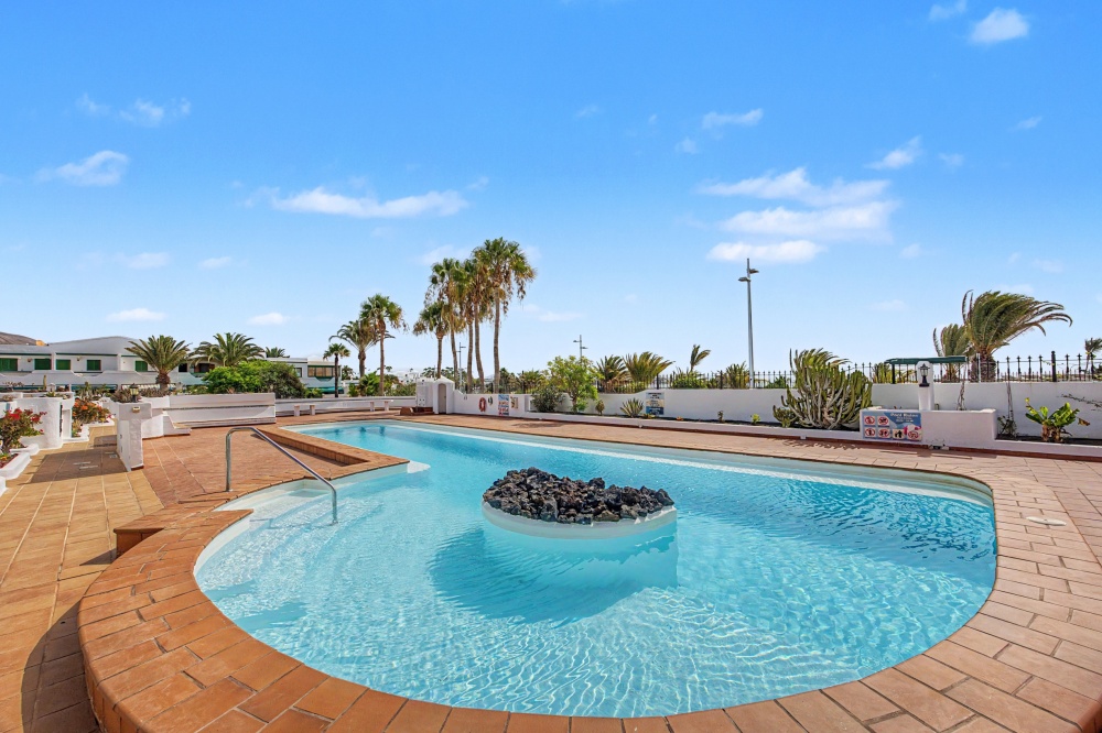 Frontline 2 bedroom duplex in Puerto del Carmen - Puerto del Carmen - lanzaroteproperty.com