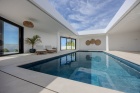 A breathtakingly designed detached property with immaculate features throughout - Guime - Property Picture 1