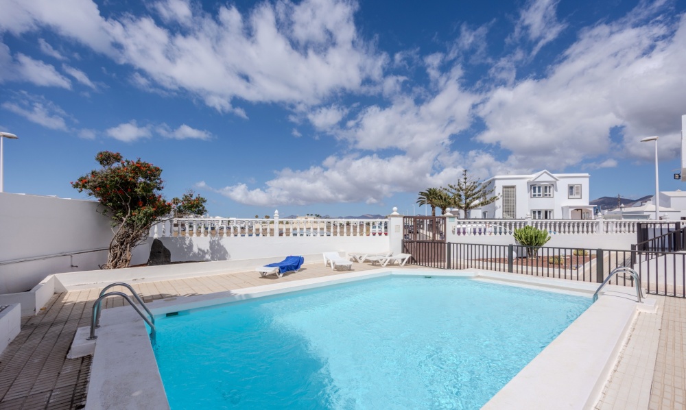 Renovated top floor 1 bedroom apartment in Puerto del Carmen - Puerto del Carmen - lanzaroteproperty.com