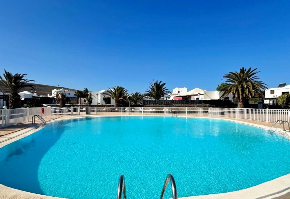 Well presented 2 bedroom villa with mountain views in Playa Blanca - Playa Blanca Well presented 2 bedroom villa with mountain views in Playa Blanca - Calle japon - lanzaroteproperty.com
