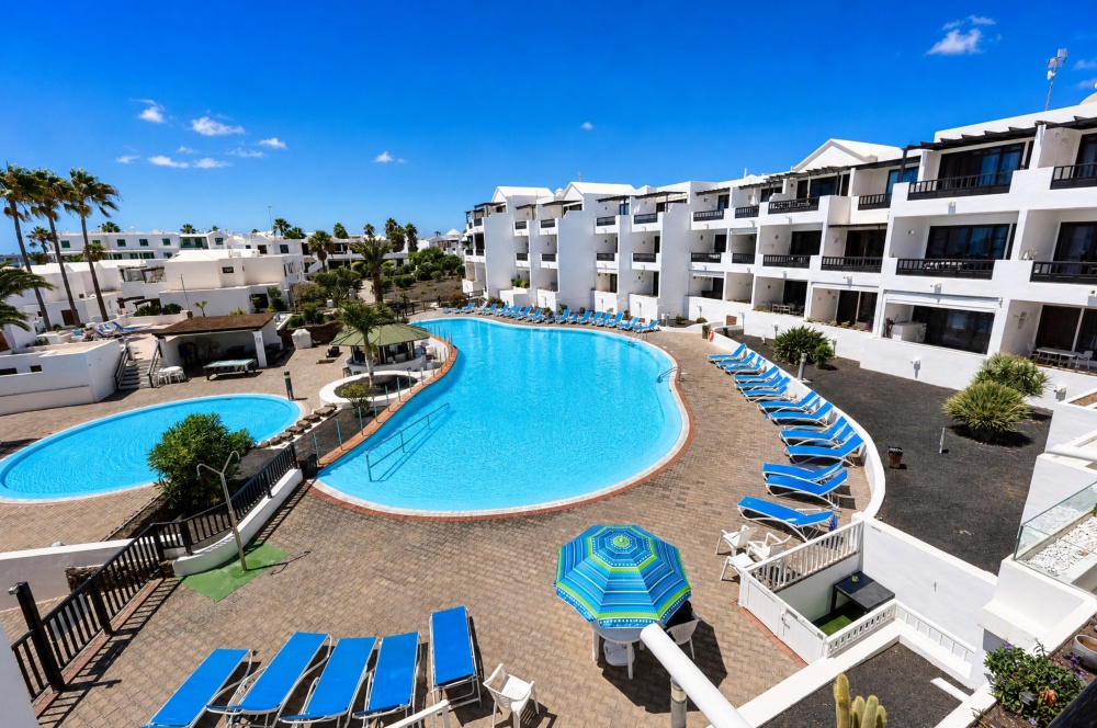 Sea view upper floor apartment with pool in Costa Teguise - Costa Teguise - lanzaroteproperty.com
