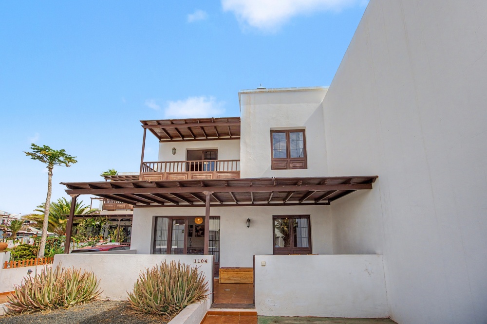 Well-Presented Two-Bedroom Duplex with Private Outdoor Areas - Costa Teguise - lanzaroteproperty.com