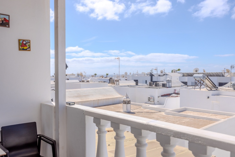 Lovely first floor apartment with south facing balcony in peaceful area in Puerto del Carmen - Puerto del Carmen - lanzaroteproperty.com