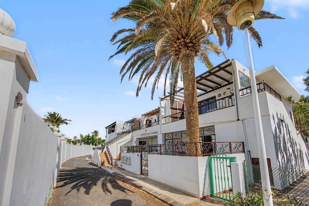 Bright Two-Bedroom Apartment with Spacious Balcony in Puerto del Carmen - Puerto del Carmen - lanzaroteproperty.com