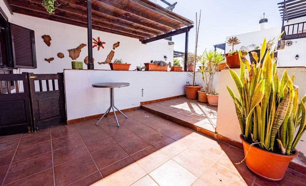 Spacious 2 bedroom Duplex in convenient and peaceful location in Costa Teguise - Costa Teguise - lanzaroteproperty.com