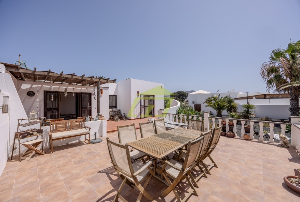 Exclusive 2 bedroom bungalow with a matured garden in Playa Blanca - Playa Blanca - lanzaroteproperty.com