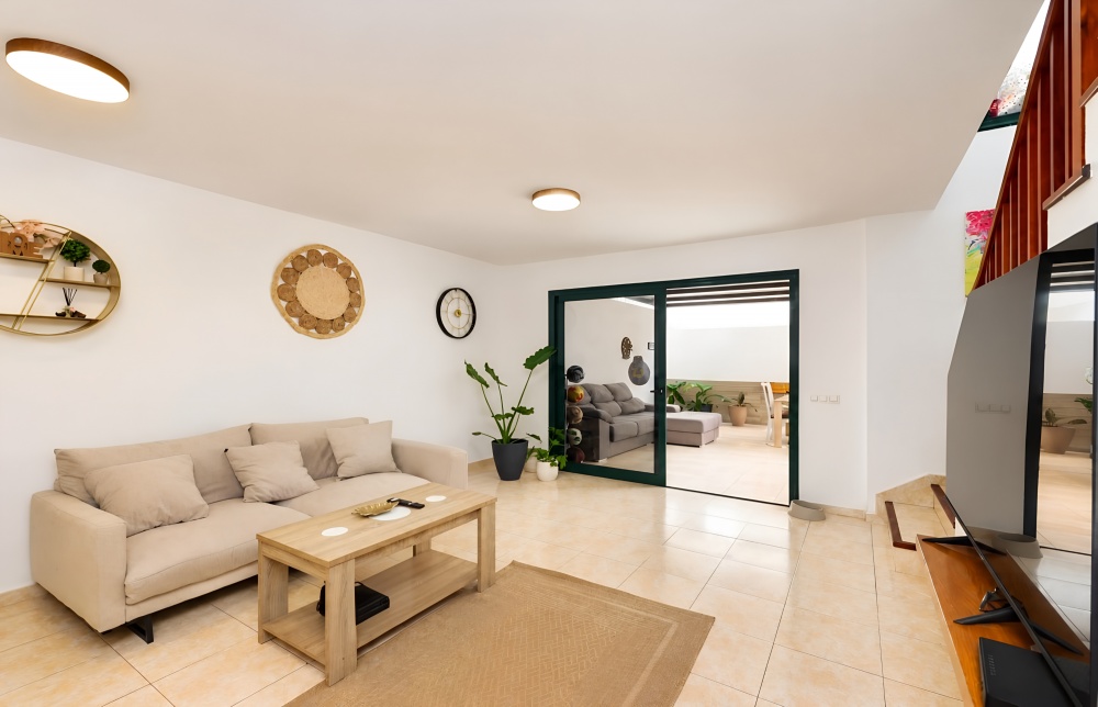 Comfortable Family Home Close to Everyday Amenities - Playa Blanca - lanzaroteproperty.com