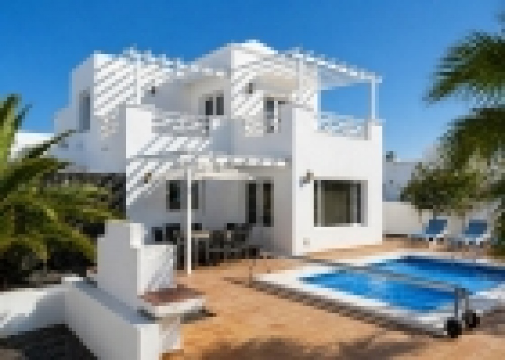 Four-Bedroom Villa with Pool and Sea Views in Puerto Calero - Puerto Calero - lanzaroteproperty.com