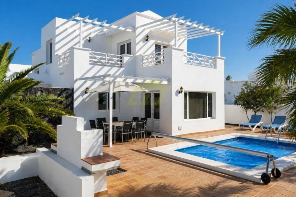 Four-Bedroom Villa with Pool and Sea Views in Puerto Calero - Puerto Calero - lanzaroteproperty.com