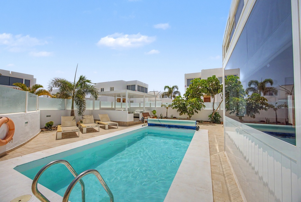 Spacious 4-Bedroom Corner Villa within walking distance to Marina Rubicón - Playa Blanca - lanzaroteproperty.com