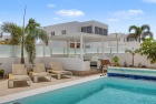 Spacious 4-Bedroom Corner Villa within walking distance to Marina Rubicón - Playa Blanca - Property Picture 1