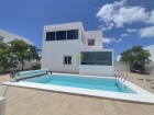 Spacious 4-Bedroom Corner Villa within walking distance to Marina Rubicón - Playa Blanca - Property Picture 1
