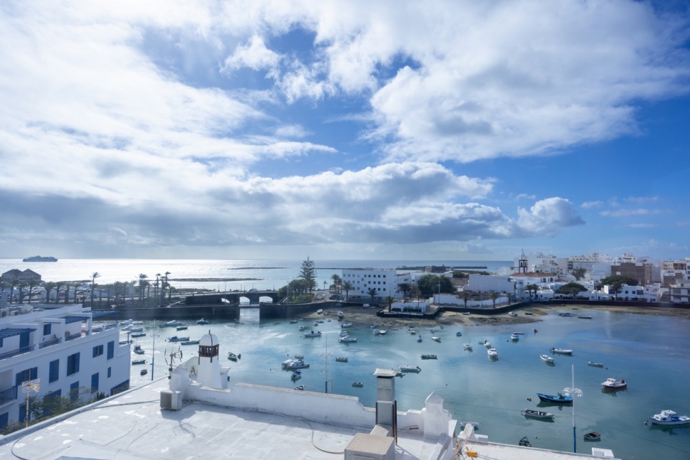 Outstanding penthouse offering panoramic ocean and mountain views in Arrecife - Arrecife - lanzaroteproperty.com