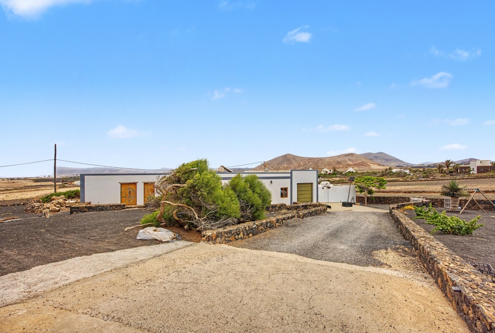 Refurbished traditional villa with panoramic views in Tinajo - Tinajo - lanzaroteproperty.com