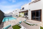 Modern fully detached 3 bedroom villa with heated pool in Playa Blanca - Playa Blanca - Property Picture 1