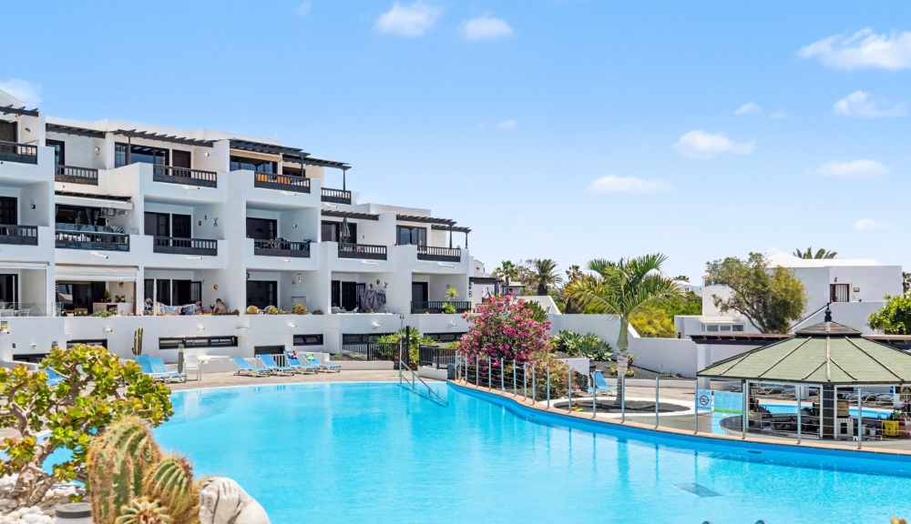 Beautifully modernised 1 bedroom apartment in frontline complex in Costa Teguise - Costa Teguise - lanzaroteproperty.com