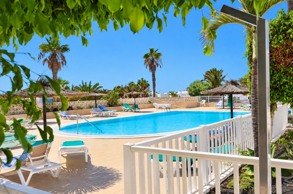 Spacious First Floor Apartment with Communal Pool - Matagorda - lanzaroteproperty.com