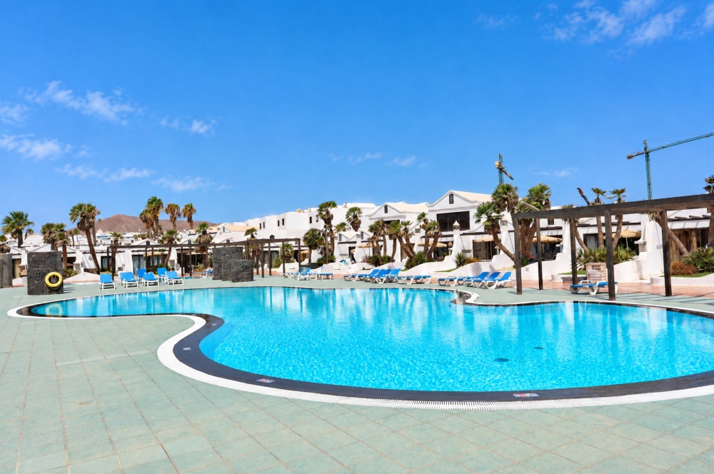 1 bedroom apartment on holiday resort with communal pools and facilities including a private lagoon - Costa Teguise - lanzaroteproperty.com