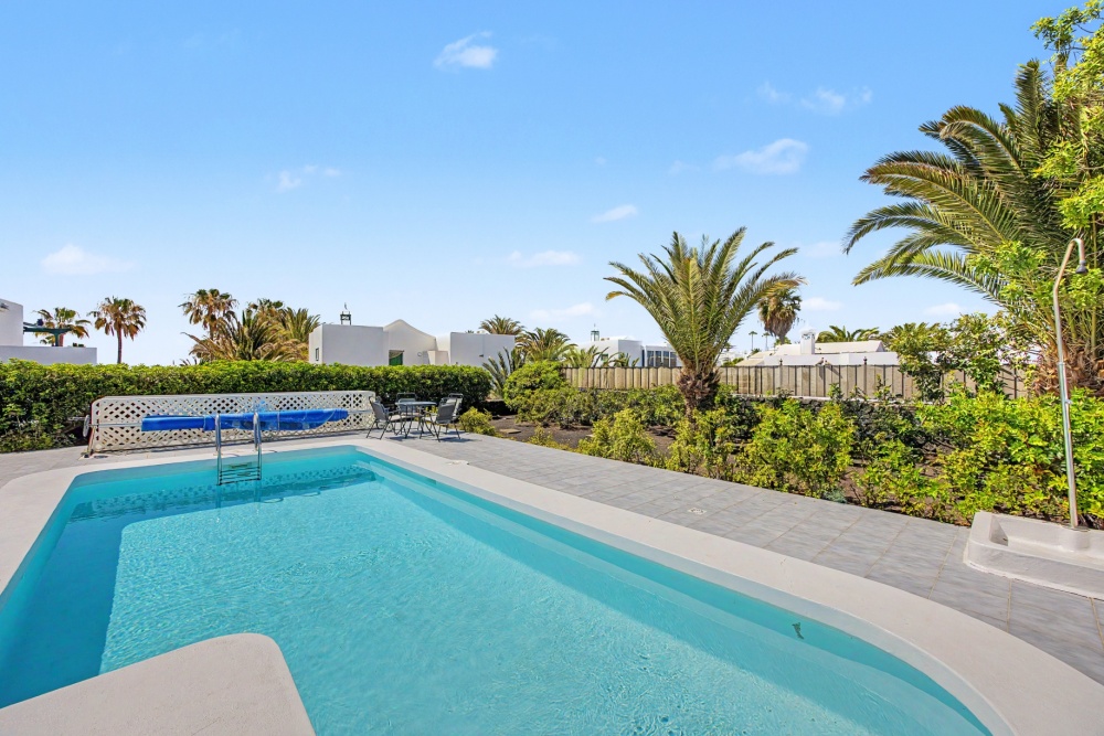 Amazing detached villa with private heated swimming pool in Puerto del Carmen - Los Pocillos - lanzaroteproperty.com